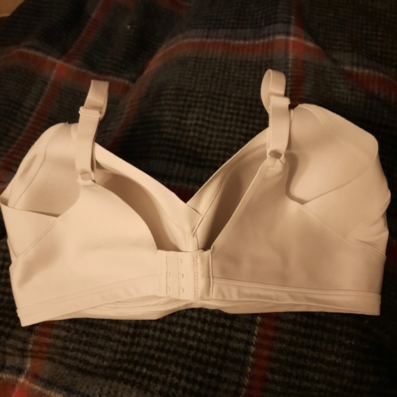 2XL (44D) Olga No Side Effects Wireless Bra - Picture 2 of 5